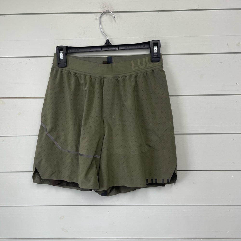 Lululemon graphic surge shorts olive green 6” men’s size small